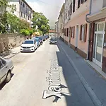 Sunny Corner In City Center With Free Parking