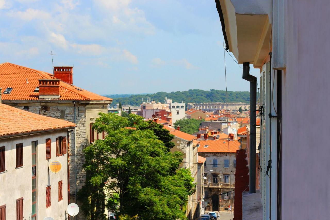 Sunny Corner In City Center With Free Parking Appartement Pula