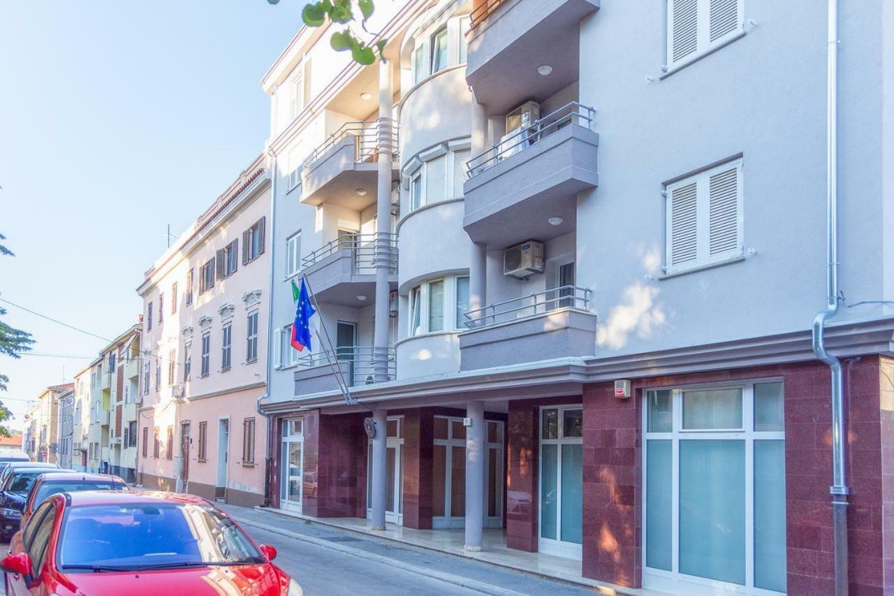 Sunny Corner In City Center With Free Parking Pula